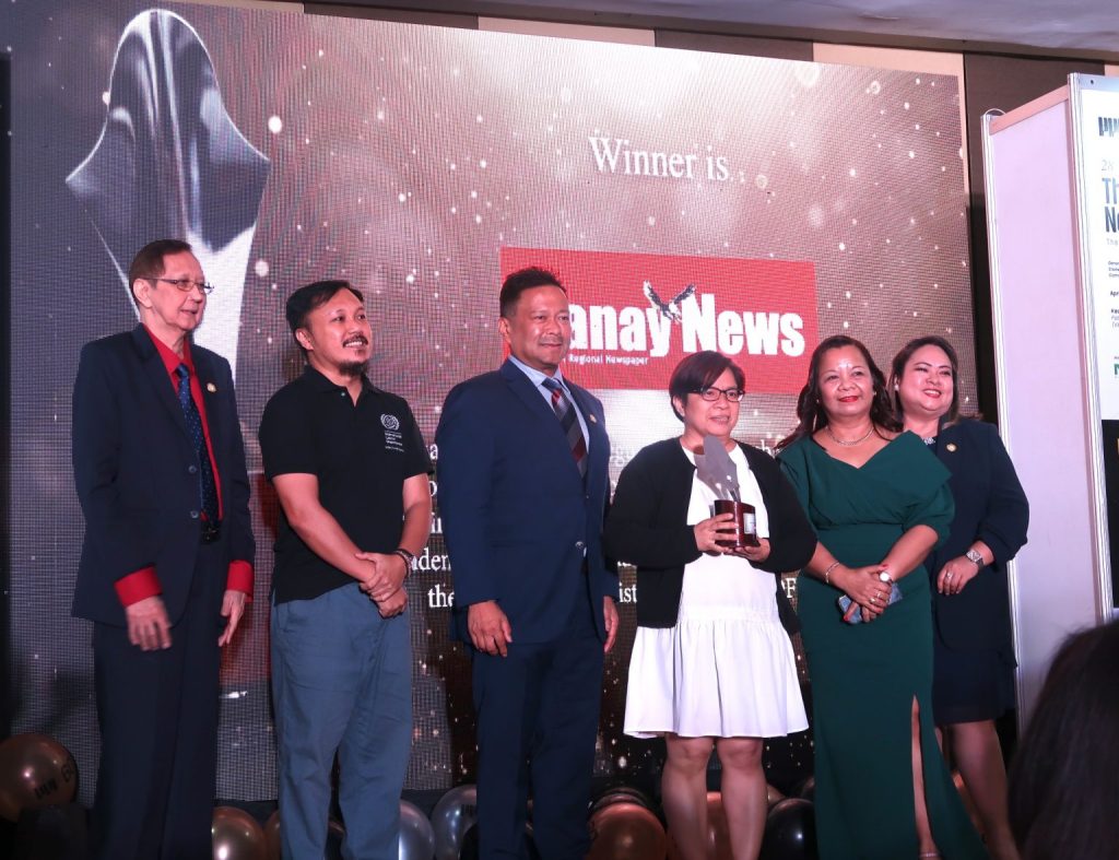 Panay News is represented by Mary Zohayda Baltazar as she receives the paper’s trophy for “Best in Reporting on Migration Issues” (Daily) from Senator JV Ejercito.