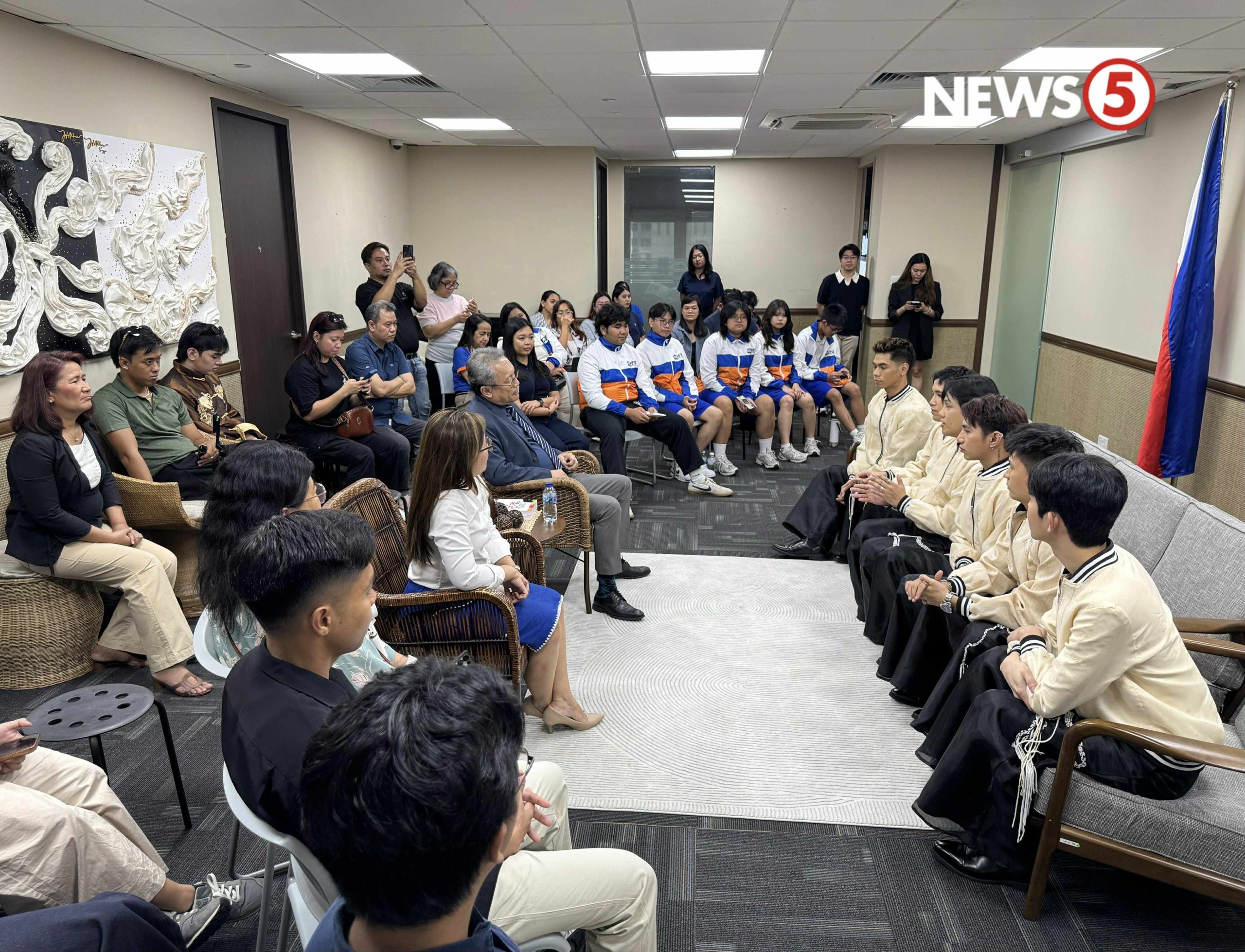 Photos courtesy of the Philippine Embassy in Singapore/Sentro Rizal Singapore and Arjie Mendoza/News5